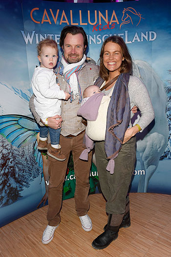 Michael von Hassel mit Frau Christina und Tochter Mafalda und Tochter Appolonia  @CAVALLUNA Wintershow Premiere Agency People Image (c) Michael Tinnefeld